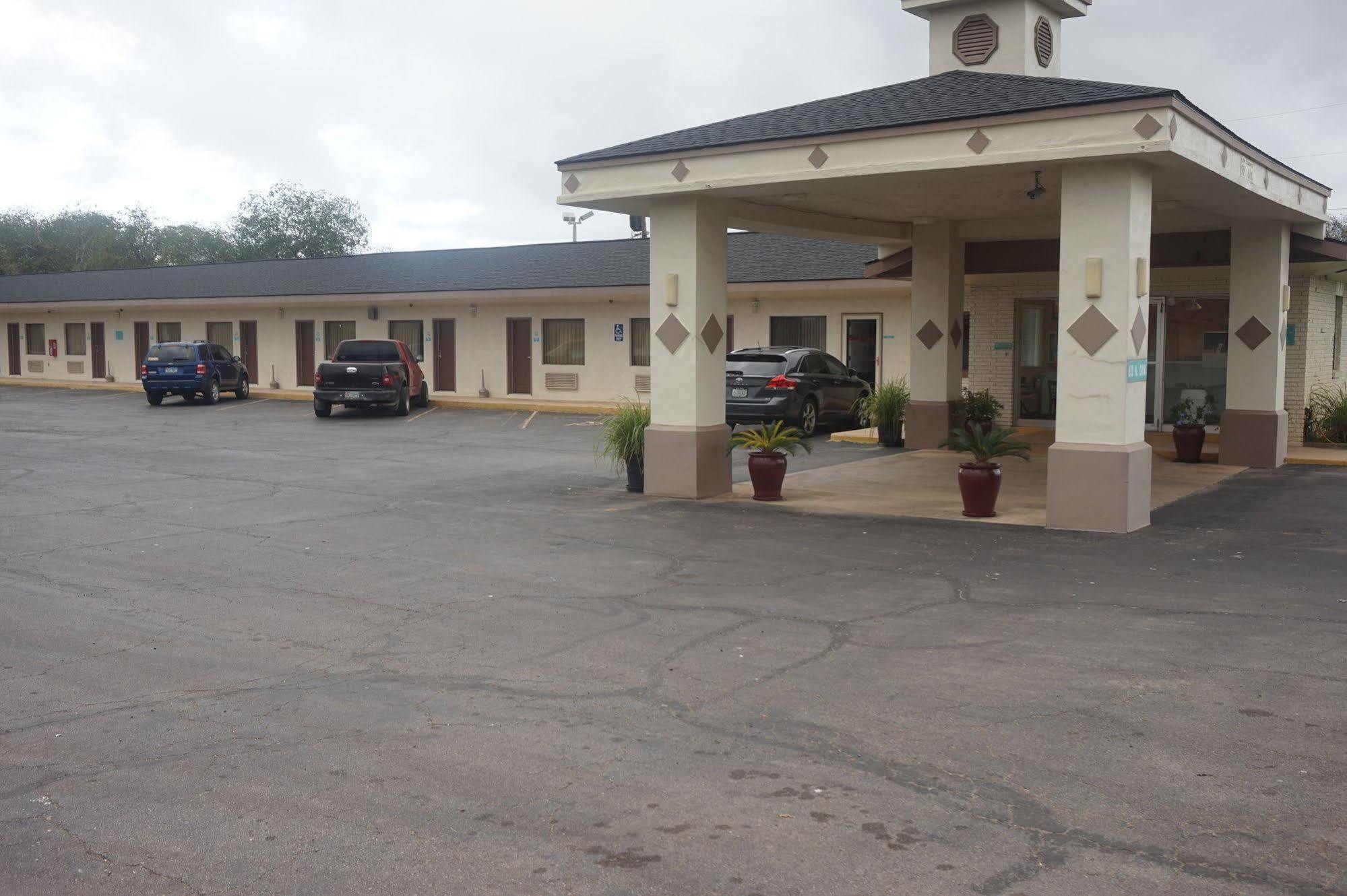 Executive Inn Pearsall Exteriér fotografie