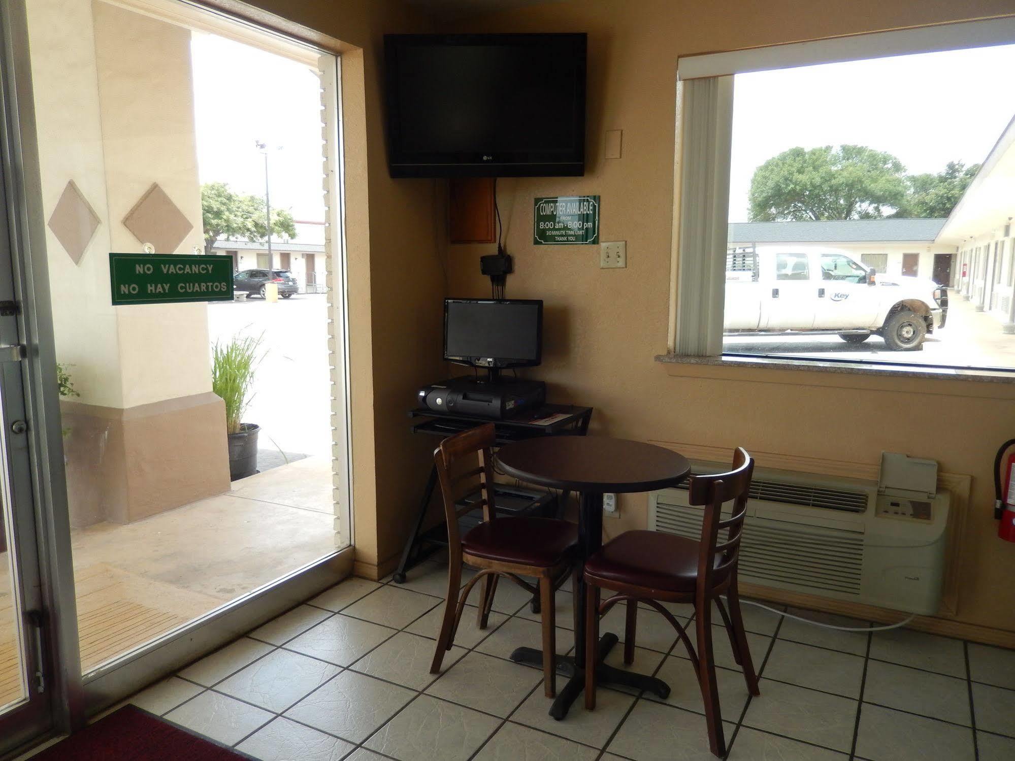 Executive Inn Pearsall Exteriér fotografie