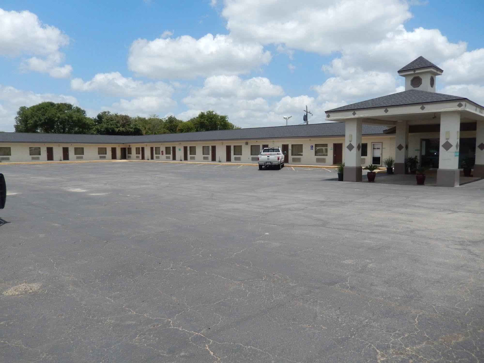 Executive Inn Pearsall Exteriér fotografie